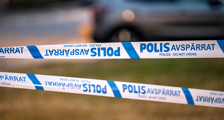 Polisavspärrning med plastband.