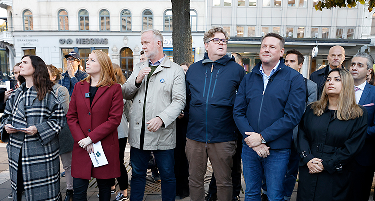 Från vänster: Märta Stenevi, Annie Lööf, Johan Pehrson, Gunnar Strömmer, Tobias Baudin och Nooshi Dadgostar.