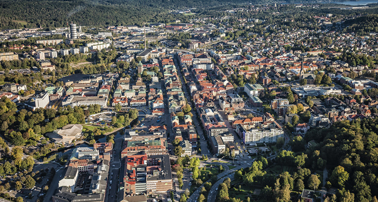 En bild från en helikopter över staden Borås.