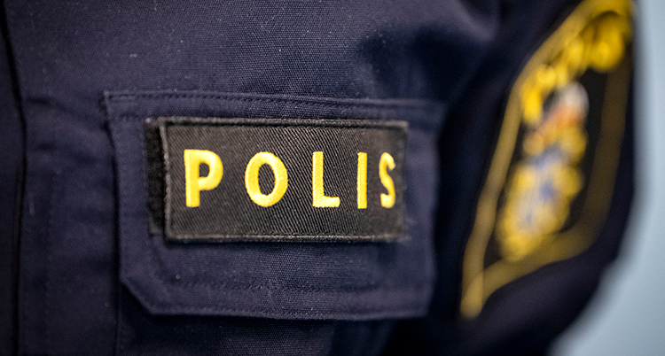 En polisuniform.