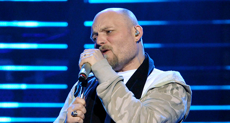 Nordman sjunger.