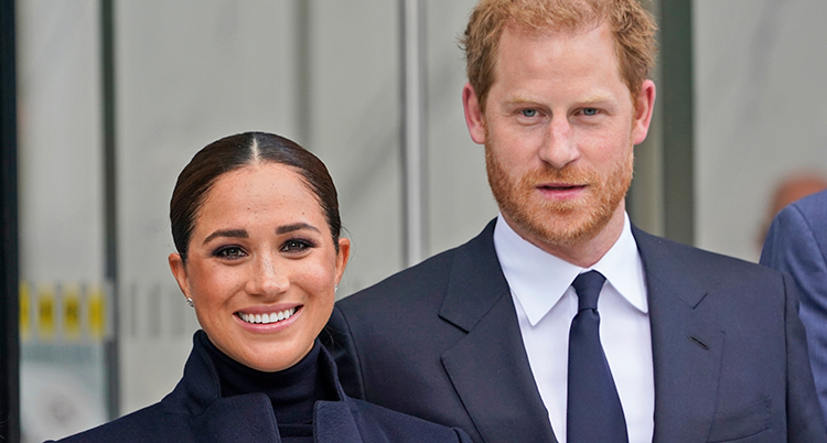 Meghan och Harry bredvid varandra.