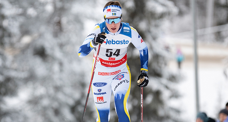 Andersson åker skidor.