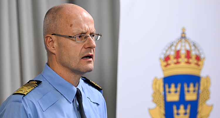 Mats Löfving i polisskjorta.