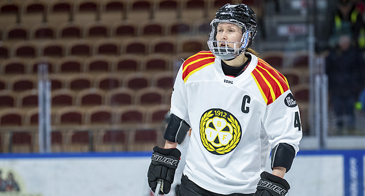En spelare i en match i ishockey.