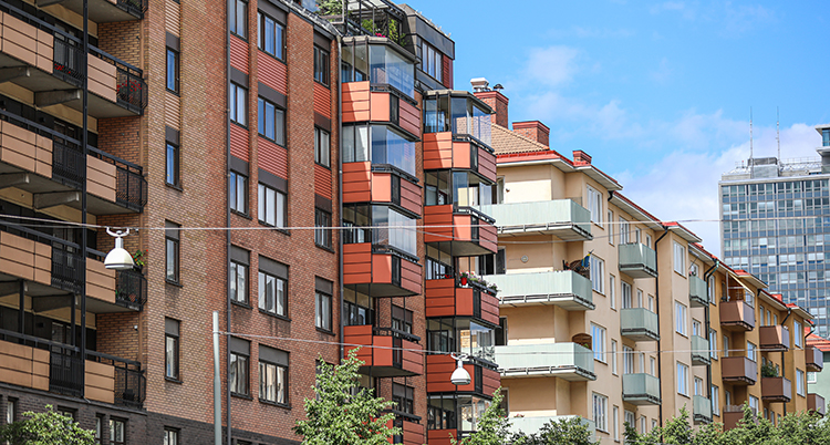 Ett hus med många lägenheter.