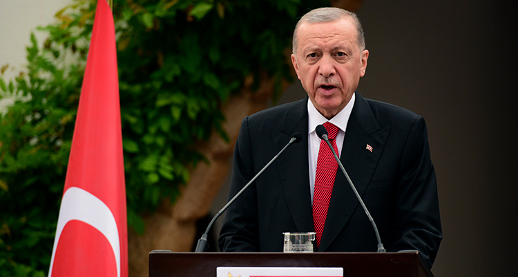Erdogan i en talarstol.