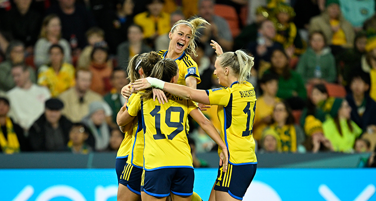 De kramar varandra och jublar