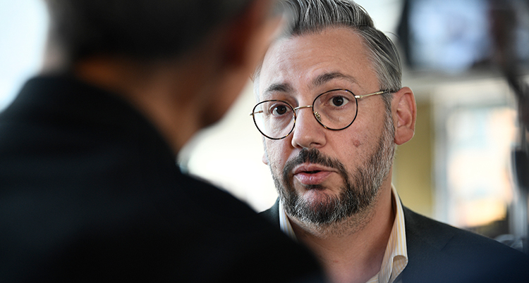 Cewnterpartiets ledares ansikte.