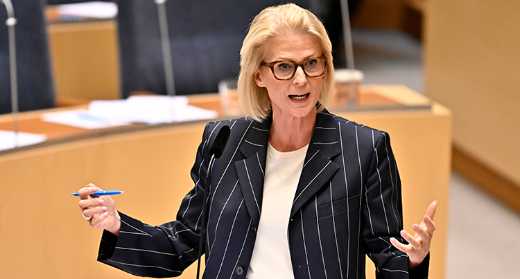 Elisabeth Svantesson i riksdagen.