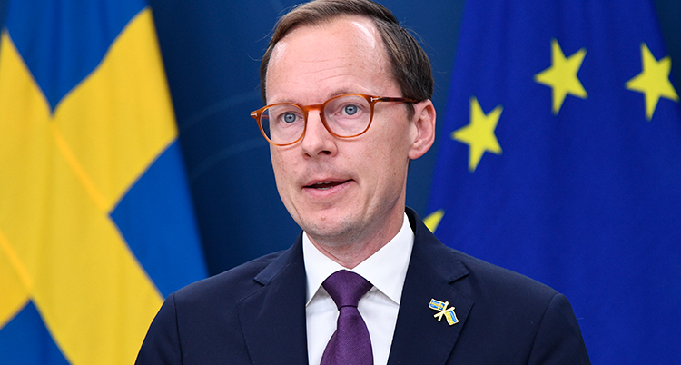 Ministern pratar.
