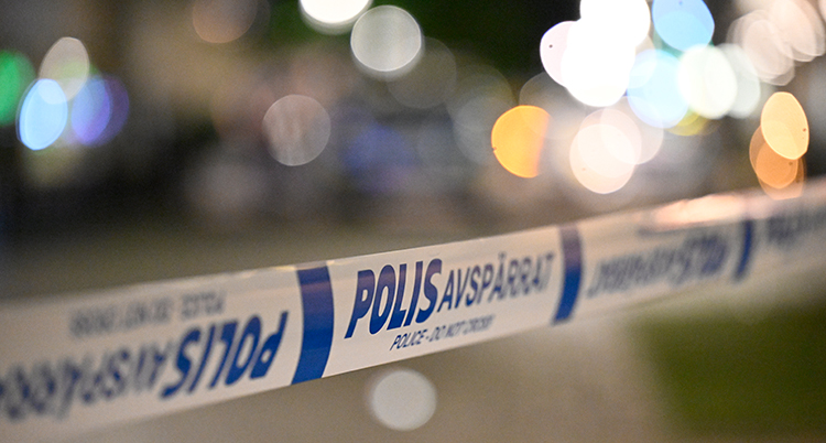 Tejp som det står polis på.