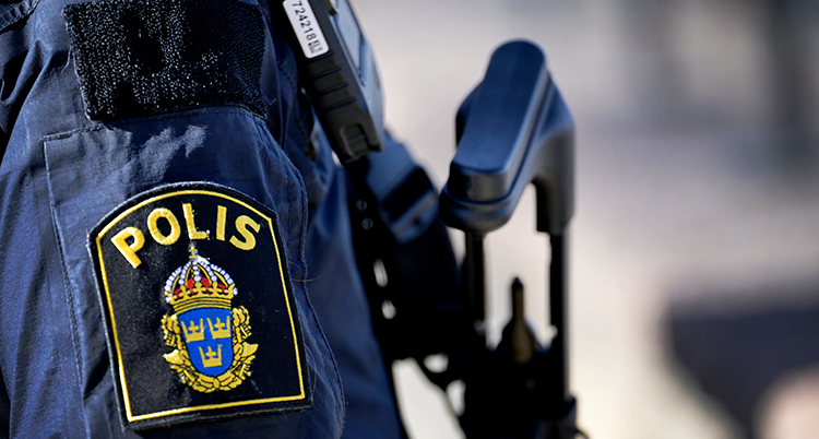 Ett polismärke på en jacka.
