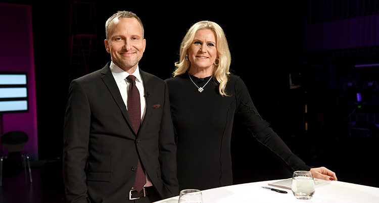 De står bredvid varandra.