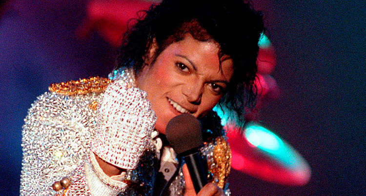 Michael Jackson sjunger.