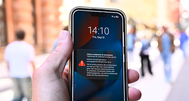 En mobiltelefon med ett meddelande på.