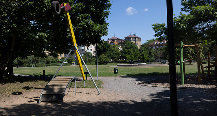 En tom lekpark.