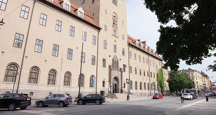 Ett stort och gammalt hus på Kungsholmen i Stockholm.